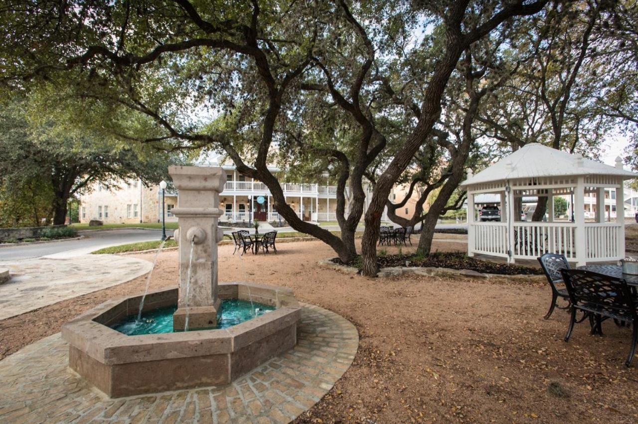 Gruene River Hotel & Retreat นิวบราวน์เฟลส์ ภายนอก รูปภาพ